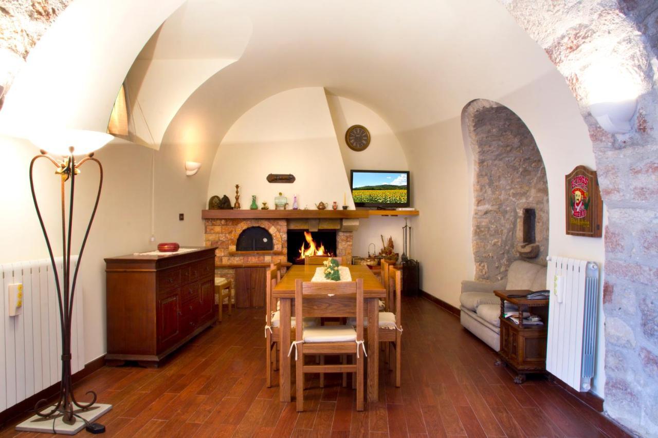 SantʼAnatolia di Narco Villa Con Piscina "La Dogana Di Spoleto " מראה חיצוני תמונה