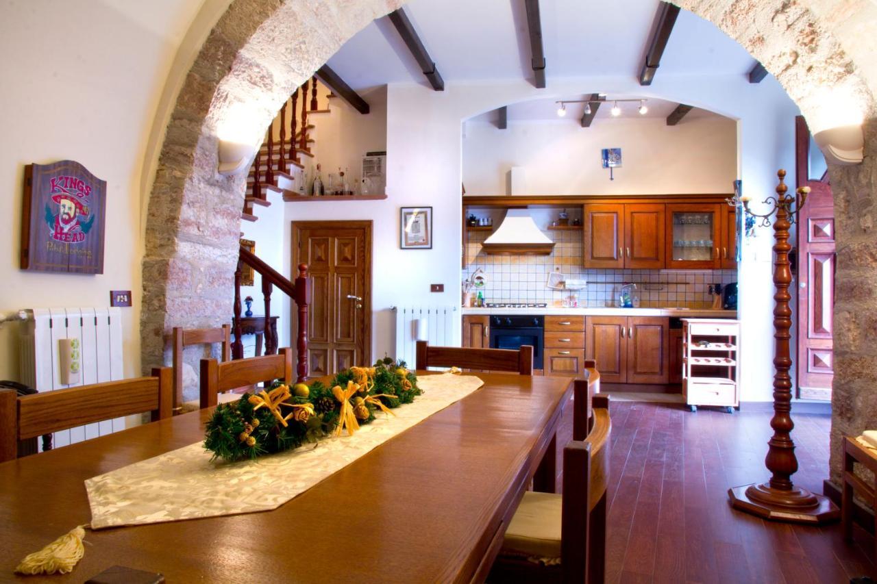 SantʼAnatolia di Narco Villa Con Piscina "La Dogana Di Spoleto " מראה חיצוני תמונה