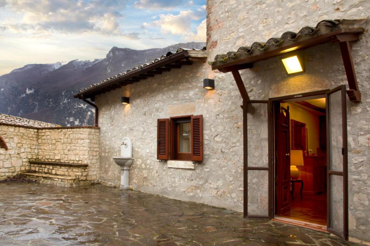 SantʼAnatolia di Narco Villa Con Piscina "La Dogana Di Spoleto " מראה חיצוני תמונה